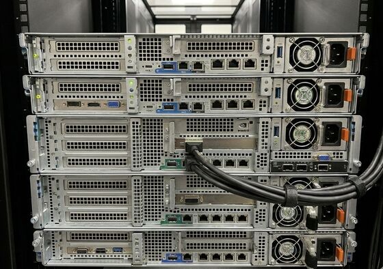 NVIDIA MCX75310AAS-NEAT ConnectX-7 VPI Adapter Single-Port OSFP 400GbE NDR InfiniBand PCIe 5.0 x16 Tall Bracket Server NIC